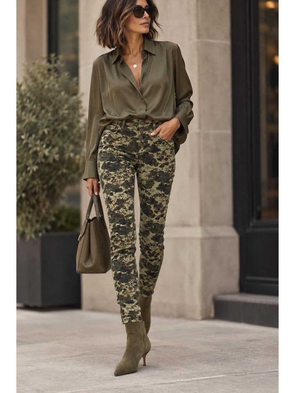 Anthropology Pilcro High-Rise Camo Skinny Corduroy Jeans. 27. NWT. $110!